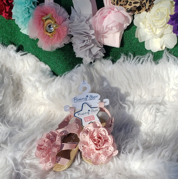 NWT Rising Star pink sandals with flower - Picture 2 of 4